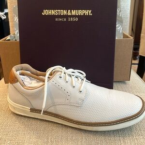 Johnston and Murphy men’s casual shoe size 10 in excellent condition